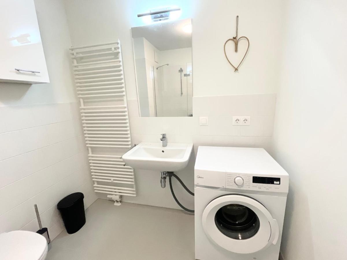 Central 55M2 Flat With Balcony & Parking Вена Экстерьер фото